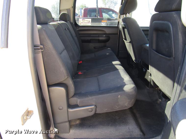 image for item DD6660 2011 Chevrolet Silverado 2500HD Crew Cab pickup truck
