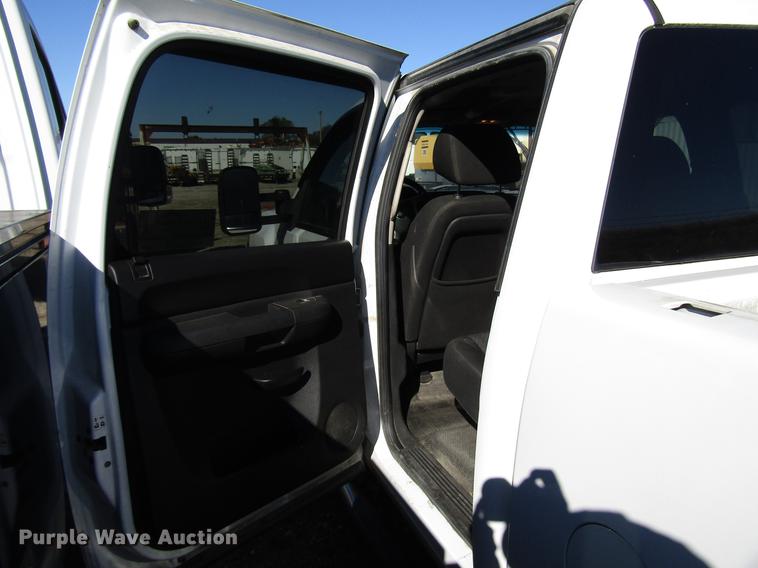 image for item DD6660 2011 Chevrolet Silverado 2500HD Crew Cab pickup truck