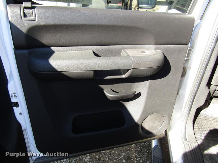 image for item DD6660 2011 Chevrolet Silverado 2500HD Crew Cab pickup truck