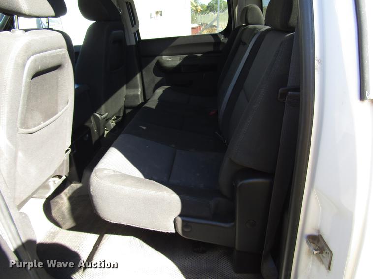 image for item DD6660 2011 Chevrolet Silverado 2500HD Crew Cab pickup truck