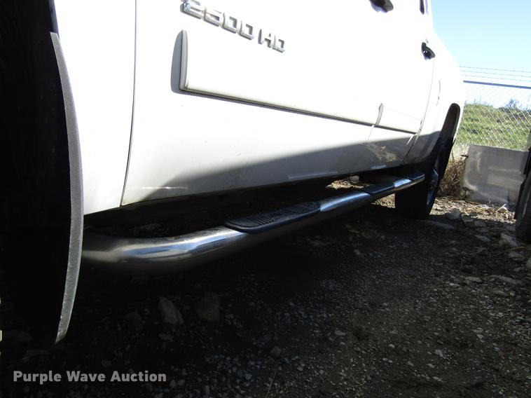 image for item DD6660 2011 Chevrolet Silverado 2500HD Crew Cab pickup truck