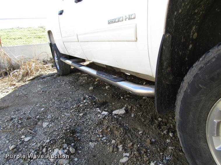 image for item DD6660 2011 Chevrolet Silverado 2500HD Crew Cab pickup truck