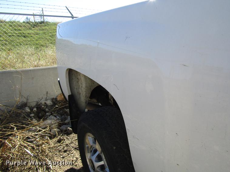 image for item DD6660 2011 Chevrolet Silverado 2500HD Crew Cab pickup truck