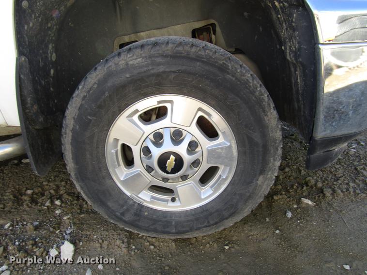 image for item DD6660 2011 Chevrolet Silverado 2500HD Crew Cab pickup truck