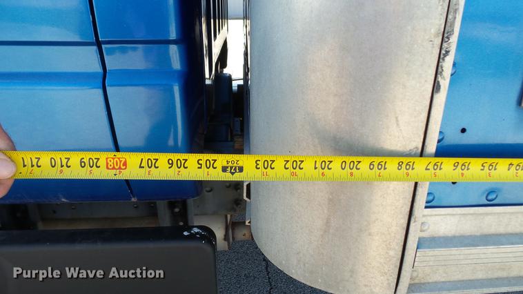 image for item DD7406 1996 GMC TopKick Lo-Pro box truck