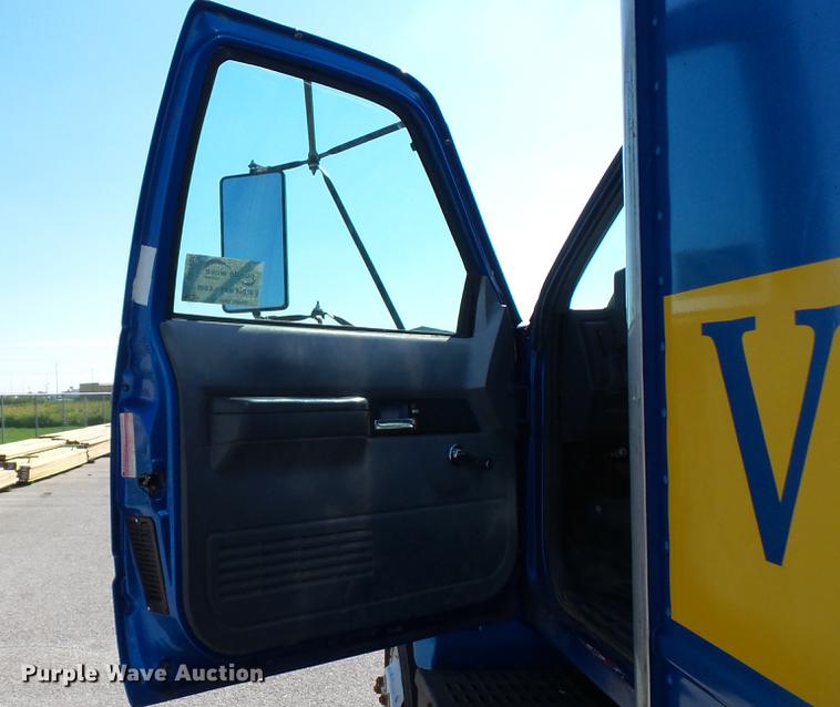 image for item DD7406 1996 GMC TopKick Lo-Pro box truck