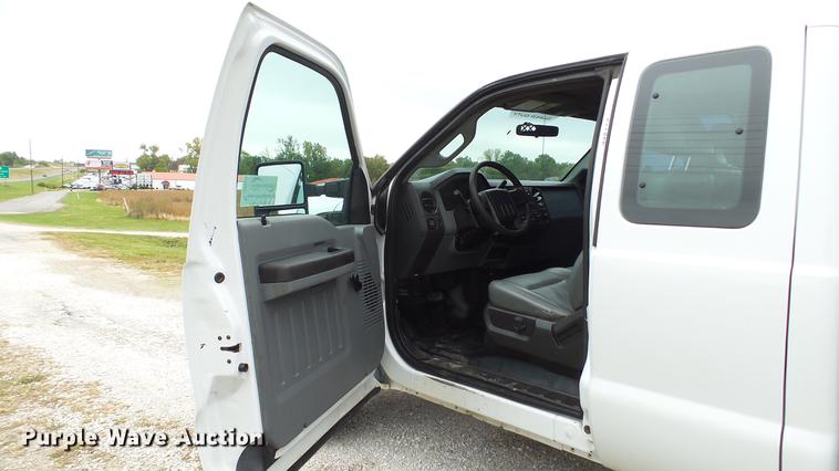 image for item DE4917 2012 Ford F250 Super Duty XL SuperCab flatbed pickup truck