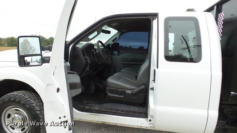 image for item DE4917 2012 Ford F250 Super Duty XL SuperCab flatbed pickup truck