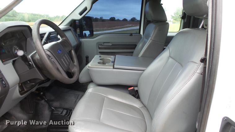 image for item DE4917 2012 Ford F250 Super Duty XL SuperCab flatbed pickup truck