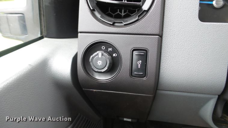 image for item DE4917 2012 Ford F250 Super Duty XL SuperCab flatbed pickup truck