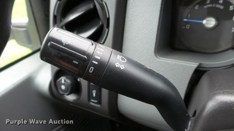 image for item DE4917 2012 Ford F250 Super Duty XL SuperCab flatbed pickup truck