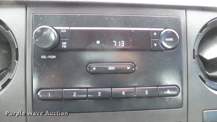 image for item DE4917 2012 Ford F250 Super Duty XL SuperCab flatbed pickup truck