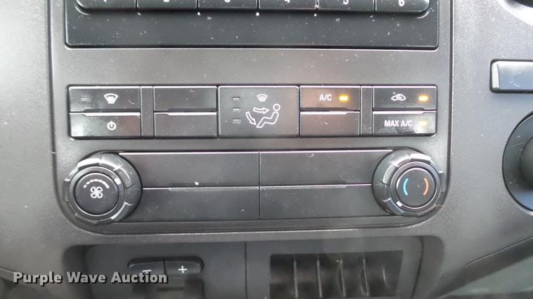 image for item DE4917 2012 Ford F250 Super Duty XL SuperCab flatbed pickup truck