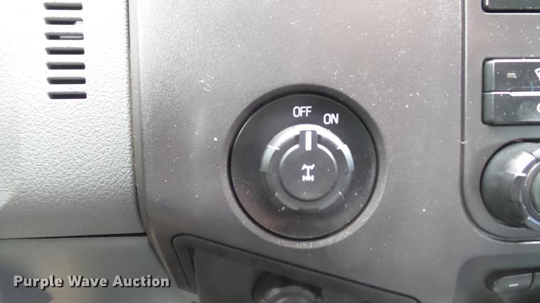 image for item DE4917 2012 Ford F250 Super Duty XL SuperCab flatbed pickup truck