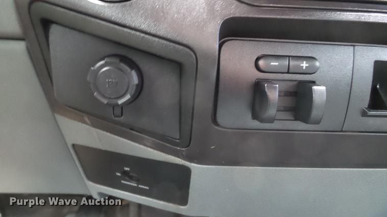 image for item DE4917 2012 Ford F250 Super Duty XL SuperCab flatbed pickup truck