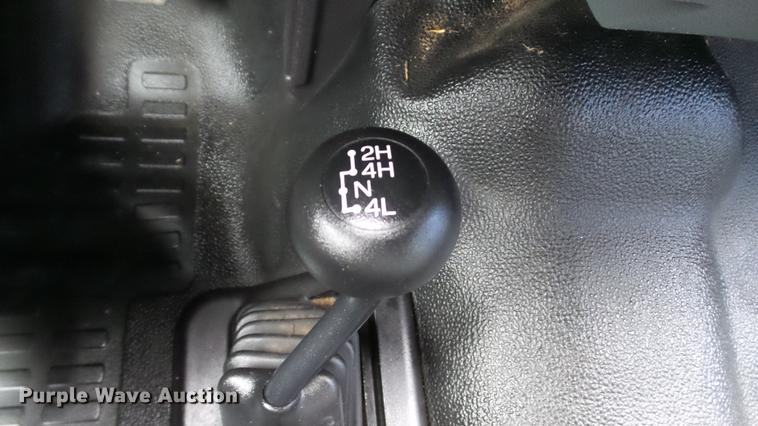 image for item DE4917 2012 Ford F250 Super Duty XL SuperCab flatbed pickup truck