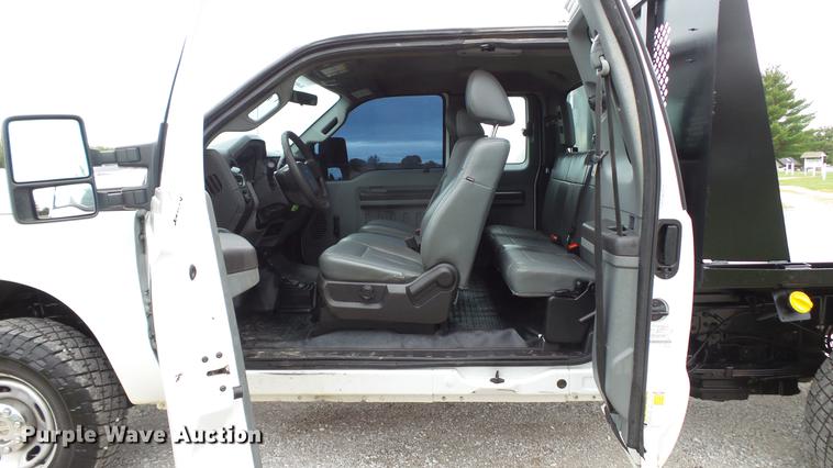 image for item DE4917 2012 Ford F250 Super Duty XL SuperCab flatbed pickup truck