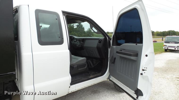 image for item DE4917 2012 Ford F250 Super Duty XL SuperCab flatbed pickup truck