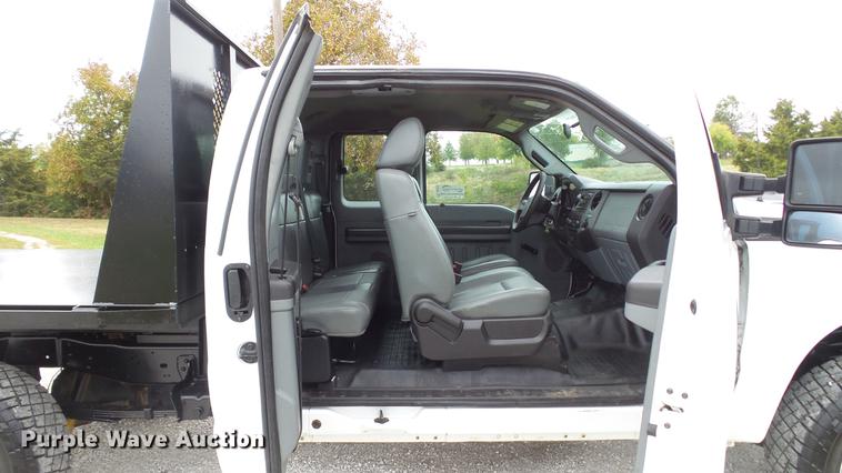 image for item DE4917 2012 Ford F250 Super Duty XL SuperCab flatbed pickup truck