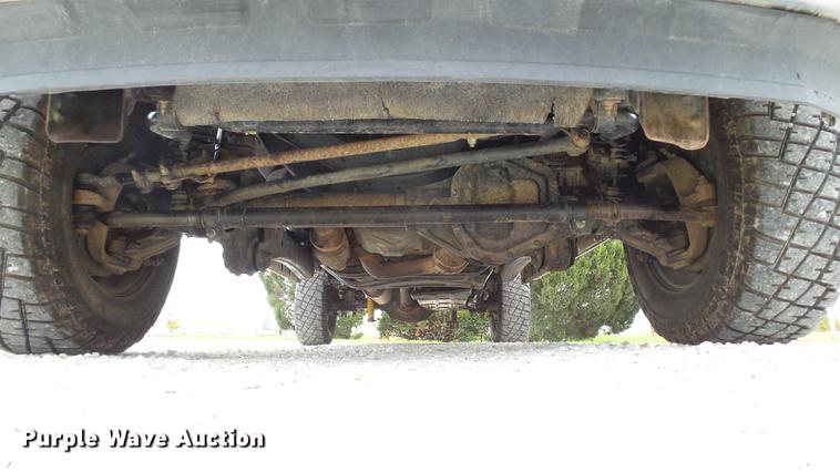 image for item DE4917 2012 Ford F250 Super Duty XL SuperCab flatbed pickup truck