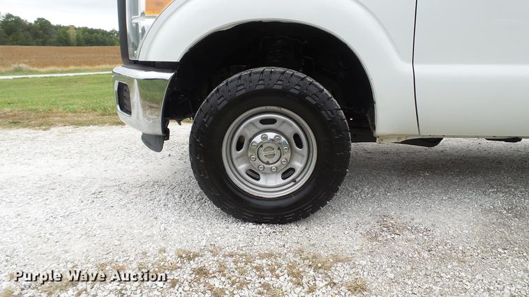 image for item DE4917 2012 Ford F250 Super Duty XL SuperCab flatbed pickup truck