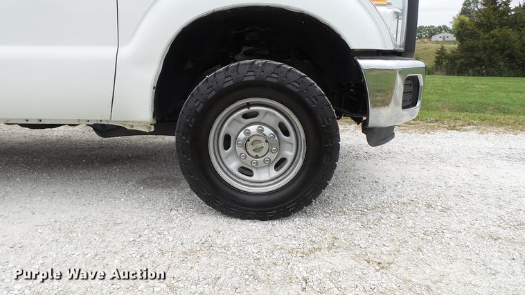 image for item DE4917 2012 Ford F250 Super Duty XL SuperCab flatbed pickup truck