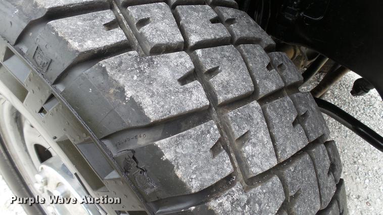 image for item DE4917 2012 Ford F250 Super Duty XL SuperCab flatbed pickup truck