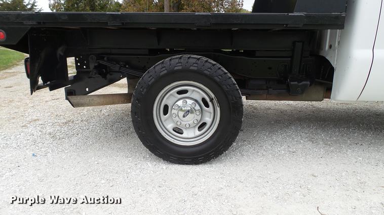 image for item DE4917 2012 Ford F250 Super Duty XL SuperCab flatbed pickup truck