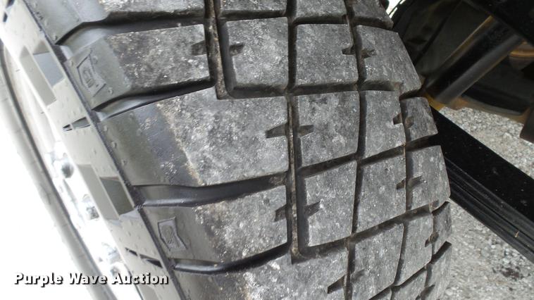 image for item DE4917 2012 Ford F250 Super Duty XL SuperCab flatbed pickup truck