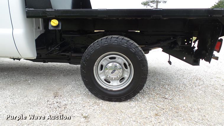 image for item DE4917 2012 Ford F250 Super Duty XL SuperCab flatbed pickup truck