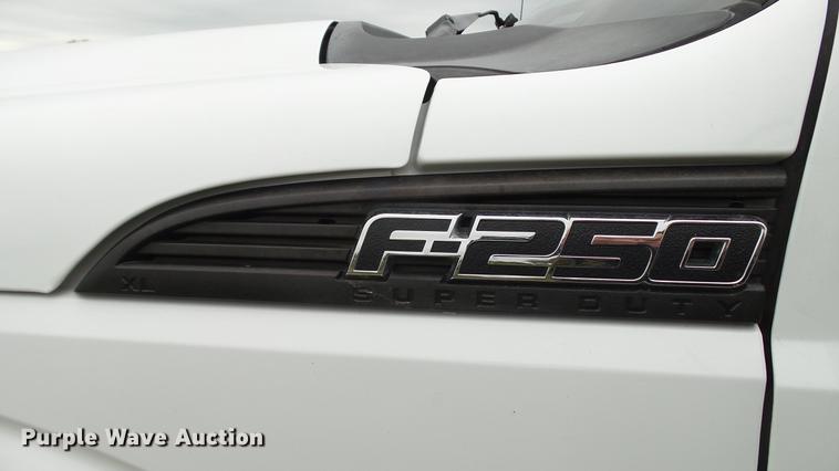 image for item DE4917 2012 Ford F250 Super Duty XL SuperCab flatbed pickup truck