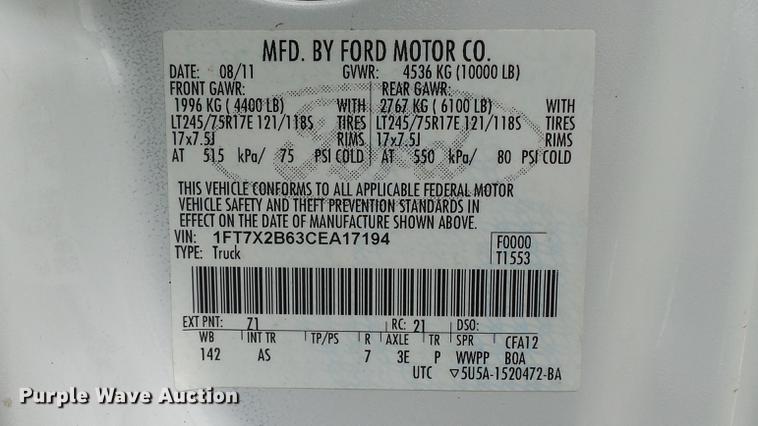 image for item DE4917 2012 Ford F250 Super Duty XL SuperCab flatbed pickup truck