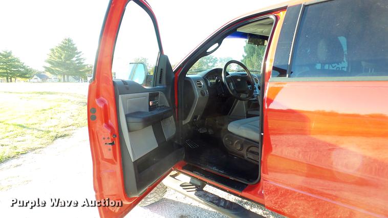 image for item DE4929 2004 Ford F150 SuperCrew pickup truck