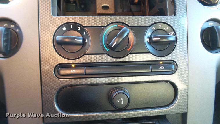 image for item DE4929 2004 Ford F150 SuperCrew pickup truck