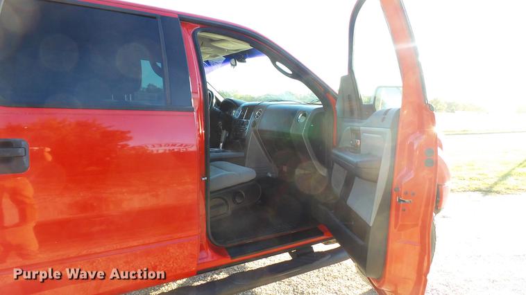 image for item DE4929 2004 Ford F150 SuperCrew pickup truck