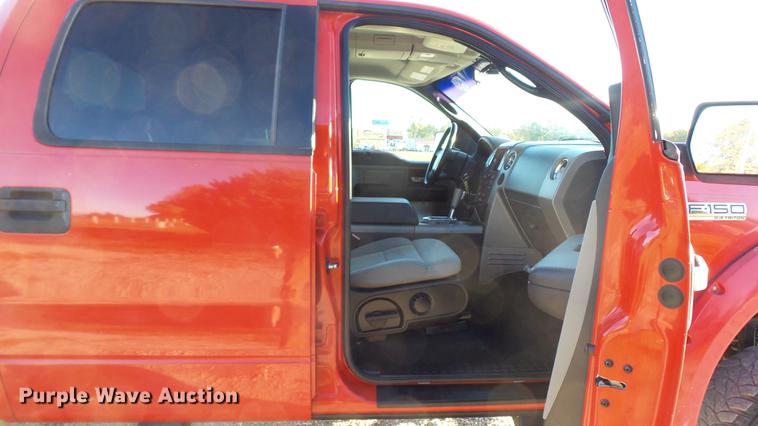 image for item DE4929 2004 Ford F150 SuperCrew pickup truck