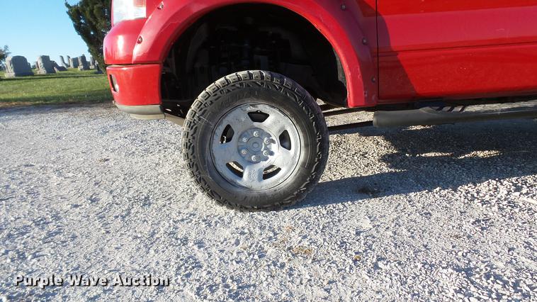 image for item DE4929 2004 Ford F150 SuperCrew pickup truck