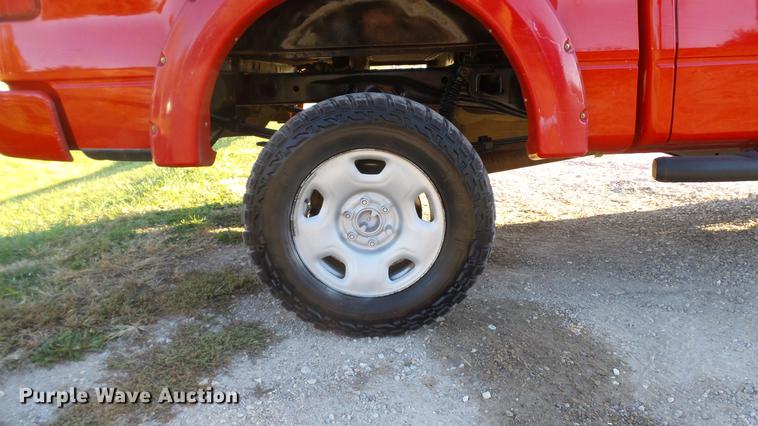 image for item DE4929 2004 Ford F150 SuperCrew pickup truck