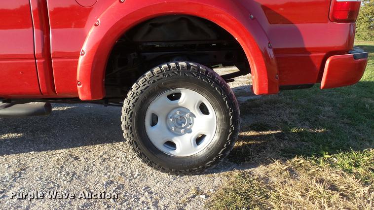 image for item DE4929 2004 Ford F150 SuperCrew pickup truck