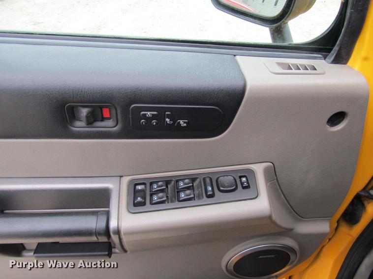 image for item DE5876 2004 Hummer H2 SUV