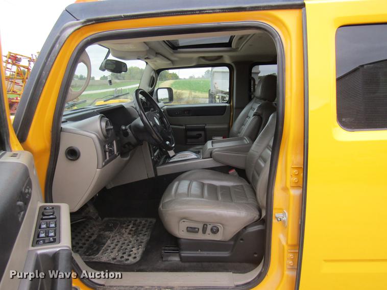 image for item DE5876 2004 Hummer H2 SUV