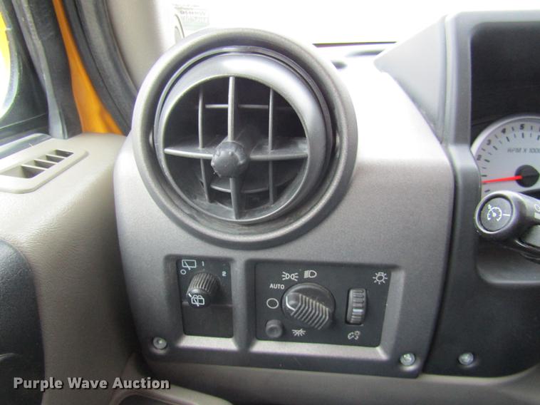 image for item DE5876 2004 Hummer H2 SUV