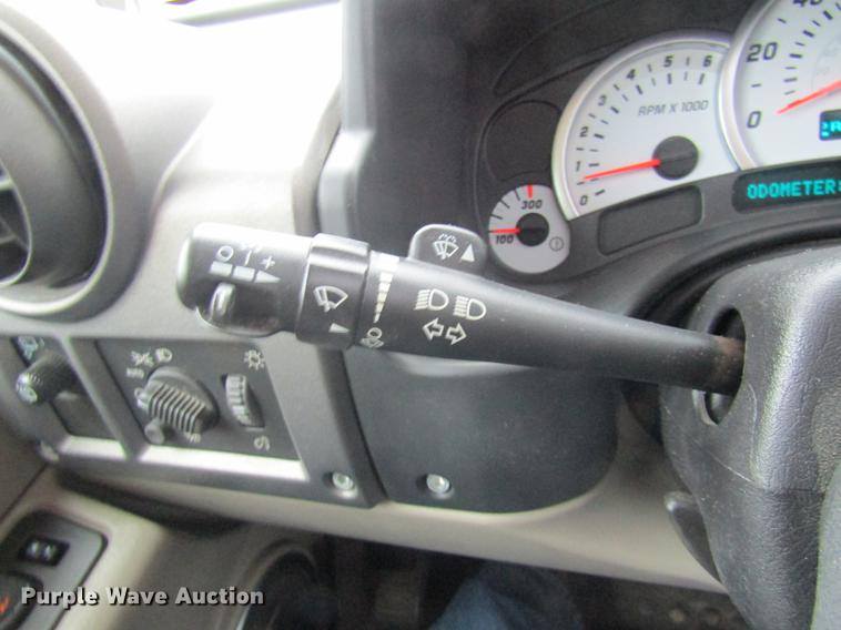 image for item DE5876 2004 Hummer H2 SUV