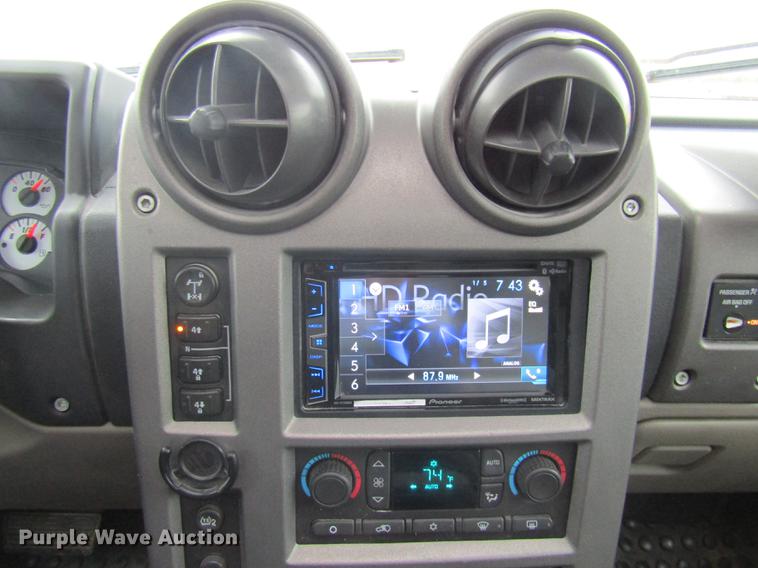 image for item DE5876 2004 Hummer H2 SUV