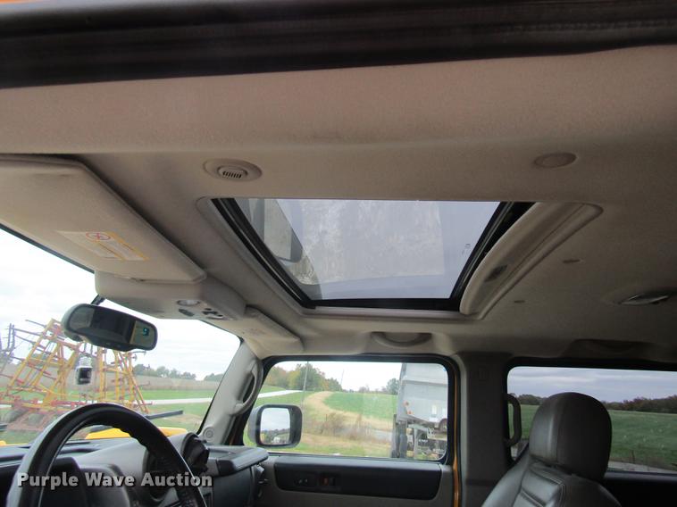 image for item DE5876 2004 Hummer H2 SUV