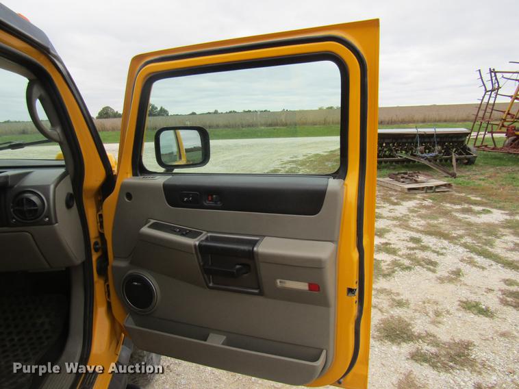 image for item DE5876 2004 Hummer H2 SUV