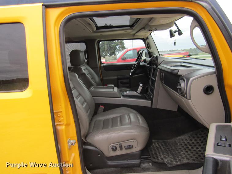 image for item DE5876 2004 Hummer H2 SUV
