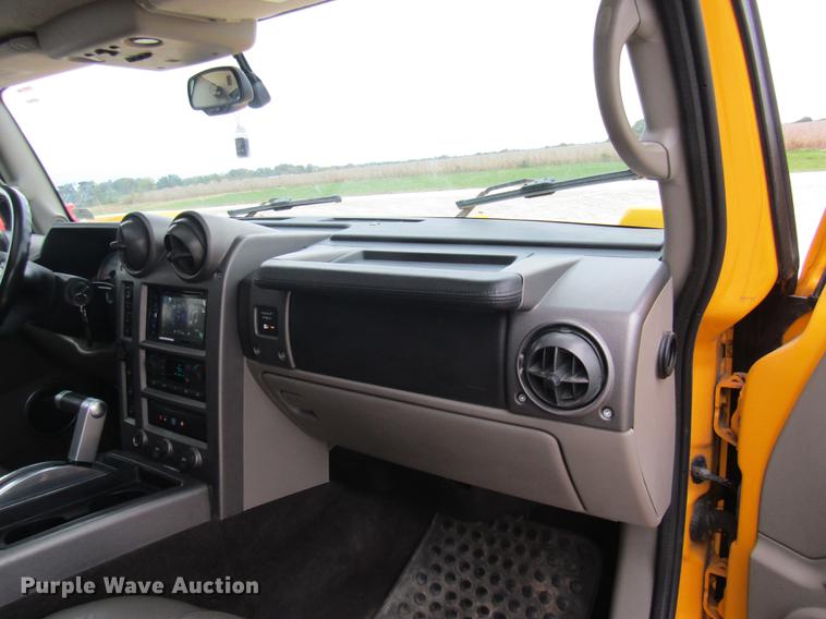 image for item DE5876 2004 Hummer H2 SUV