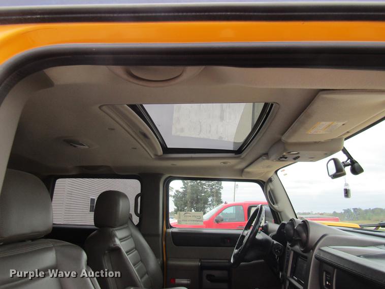 image for item DE5876 2004 Hummer H2 SUV