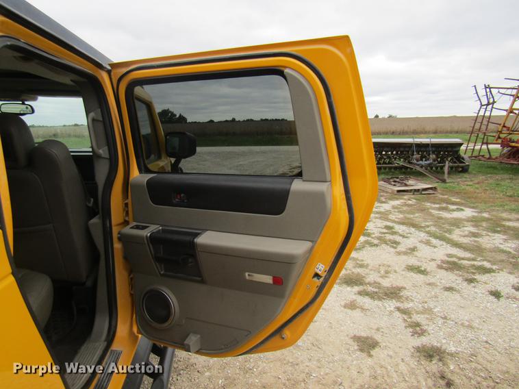 image for item DE5876 2004 Hummer H2 SUV